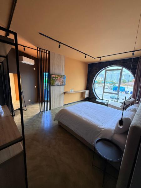 Na foto é possível ver o objeto Hotel Omw Vore localizado na cidade de Vorë.