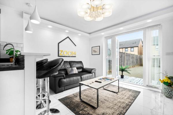 Fotografia 6: Spacious, Chic Townhouse with Parking & Garden