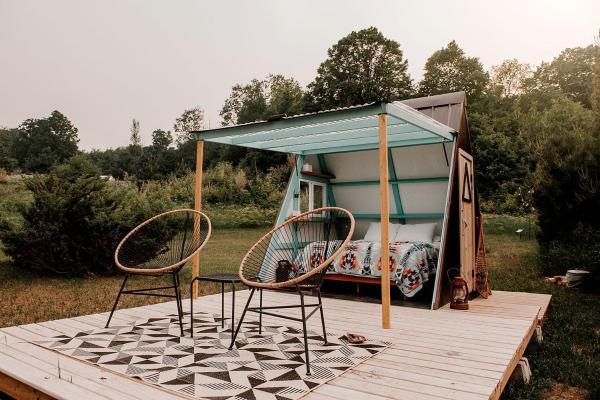 A-frame Serenity: Tiny Cabin With Panoramic Scenery In Michigan's Tranquil Setting - Michigan