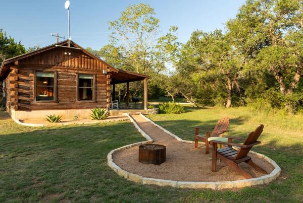 Beautiful Hill Country Cabin Rental Ideal For Romantic Weekend Getaways From Austin - Wimberley