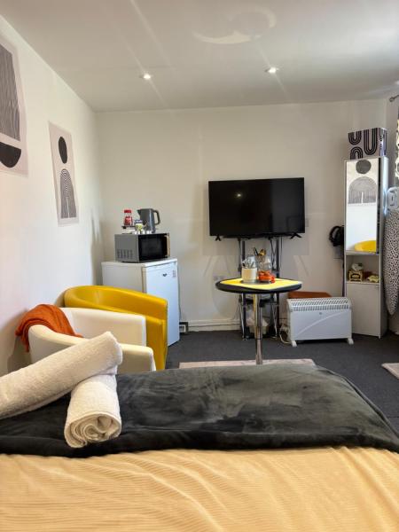 Self-contained Studio With Ensuite & Private Access - Painswick
