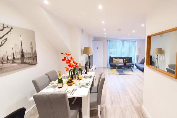 Daisy Lodge - Spacious Two Bed Flat - Parking, Netflix, Wifi - Close To Blenheim Palace & Oxford - F1 - Oxford