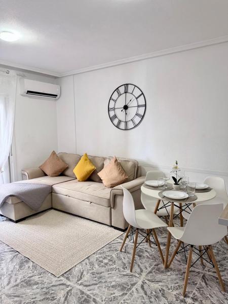 Stylish 1-bed Apt, Walk To Beach & Amenities - Torrevieja