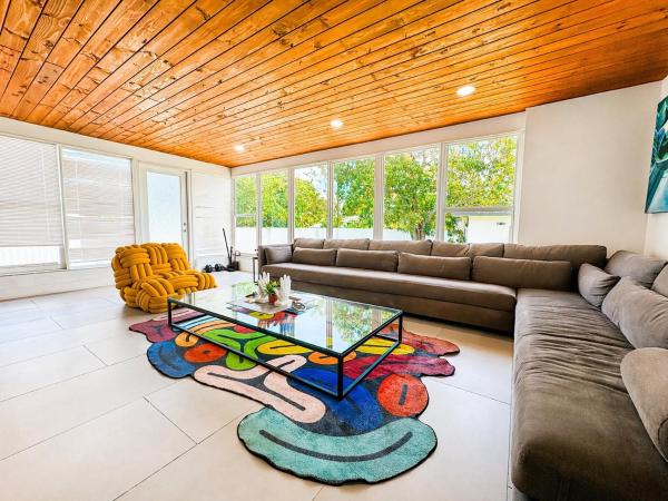Modern Family Home Near Wynwood - Sleeps 10 - Miami Beach
