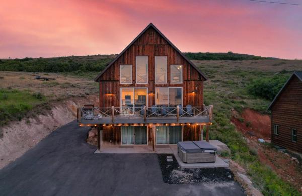Sleeps 26, Hot Tub, Barrel Sauna, Arcades, Lake Views - Bear Lake