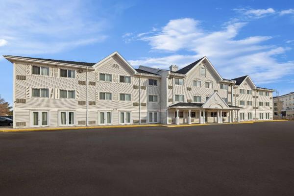 Travelodge Suites By Wyndham Regina - Eastgate Bay - Regina