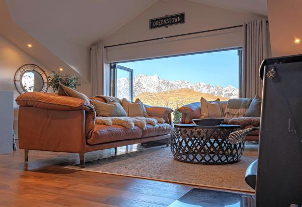 Alpine Retreat-hot Tub-panoramic Views - Queenstown