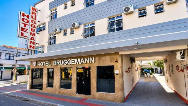 På billedet ses objektet Hotel Bruggemann beliggende i byen Florianópolis.