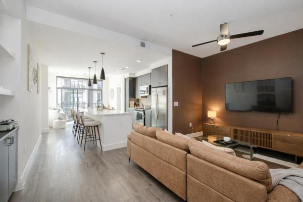 2br Highrise Balcony View Near Fifa At Nrg - Houston, TX