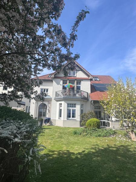 A la foto es mostra l'objecte Fewo in Villa mit Seeblick OG situat a la ciutat de Plötzenhöhe.
