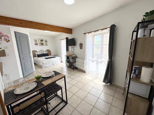 På billedet ses objektet Studios modernes & confort à Valence, Drôme beliggende i byen Valence.