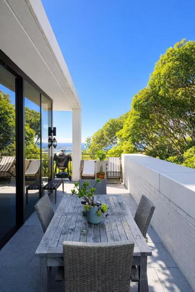 Modern Lux Penthouse Apartment With Ocean Views - Sydney