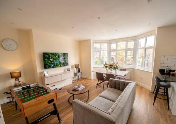 The Mayfield Suite -Modern Two Bed Apartment - Redhill