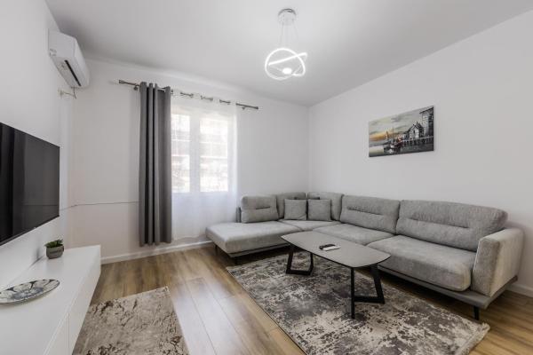 Casa Tirana - Cozy 2br Apartment Near Main Square - Tirana