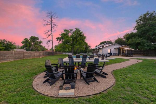 Brand New Private Pool And Hot-tub Near Main! - Fredericksburg, TX