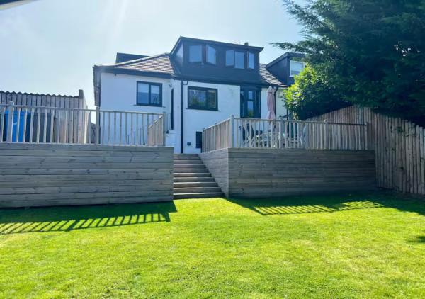 Luxury 3 Bed House In Giffnock. Big Garden Drive - Pass The Keys - Glasgow
