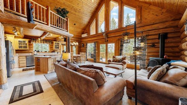 Cascade Lakeview Log Cabin - Tamarack Ski Resort, ID