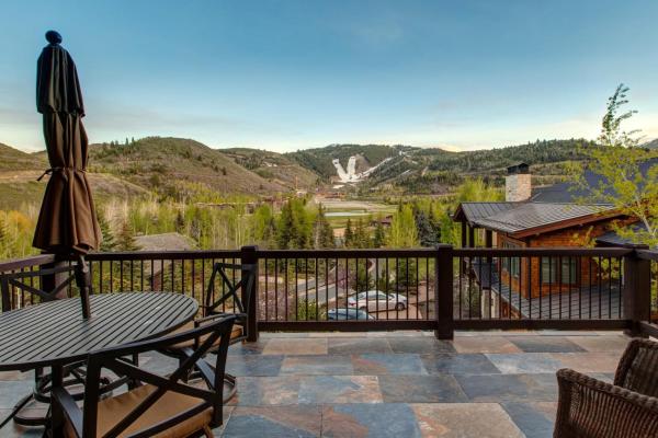 Kbm Resorts Elegant Deer Valley Private Home Breathtaking Views Elevator Gourmet Kitchen Hot Tub Gym Psd-2071 - Deer Valley, UT