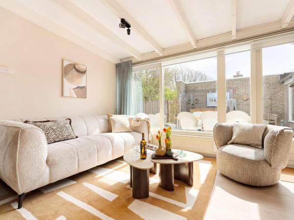Fantastic Holiday Home Near Hot Tub - Petten