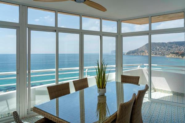 A la foto es mostra l'objecte NEW SEAVIEW & SKY APARTMENT Playa De Oro 13rd floor con Parking situat a la ciutat de Calp.