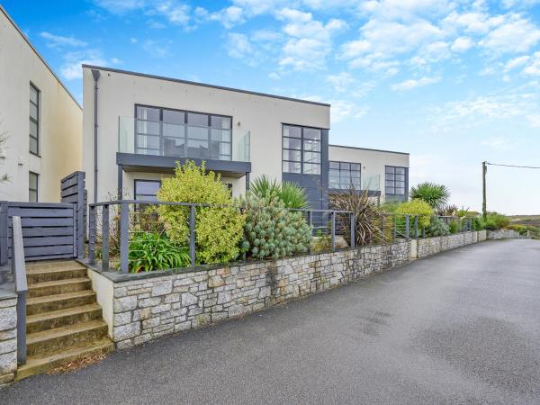 50 Degrees West - Crantock