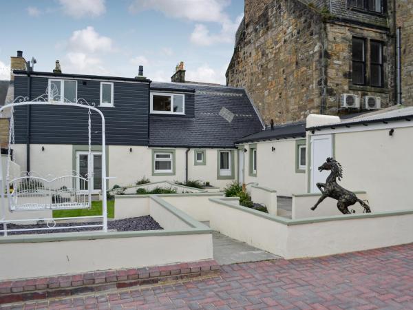 Apple Tree House - Largs