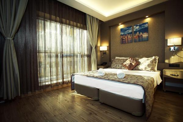 A la foto es mostra l'objecte Hotel Iz situat a la ciutat de Esmirna.