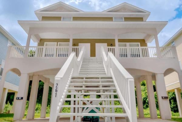 Cozy 2 Bed/15 Bath Duplex Just Blocks From Downtown Biloxi! - Biloxi, MS