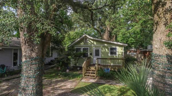 Delightful 2-bedroom, 1-bath Home Near Biloxi's Scenic Back Bay - Biloxi, MS