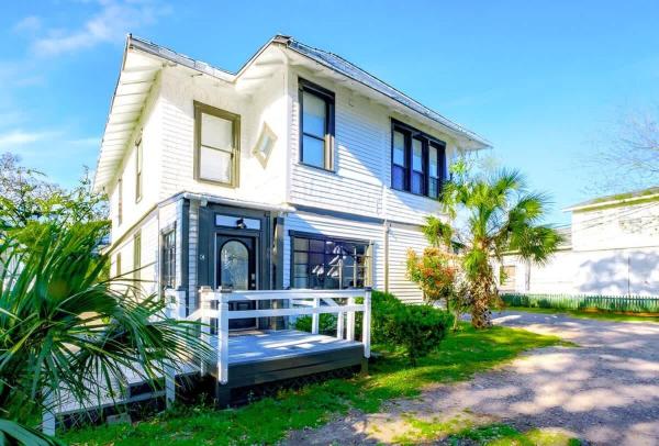 Aerie Loft: Cozy 1-bedroom Retreat In Biloxi, Perfect For Couples! - Biloxi, MS