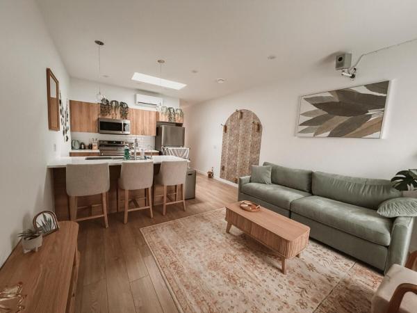 Private Boho Tiny Home - Lakes, Wineries, Hike, Ski - Kelowna