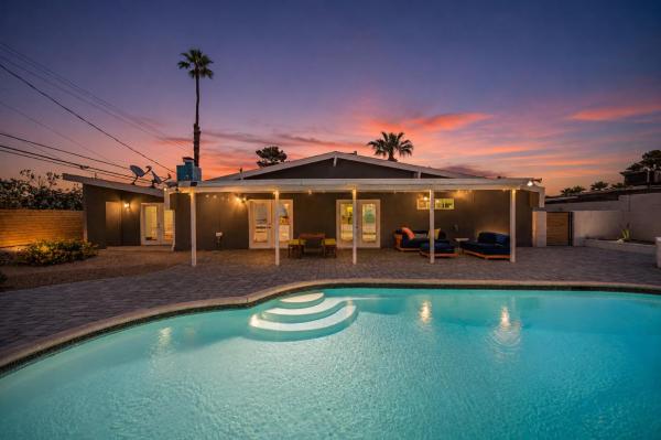Paradise Palms - A Pool Oasis Near Strip - Las Vegas, NV