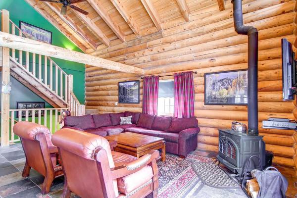 Snowshoe Retreat, True Mountain Getaway, Updated Log Home - Breckenridge, CO