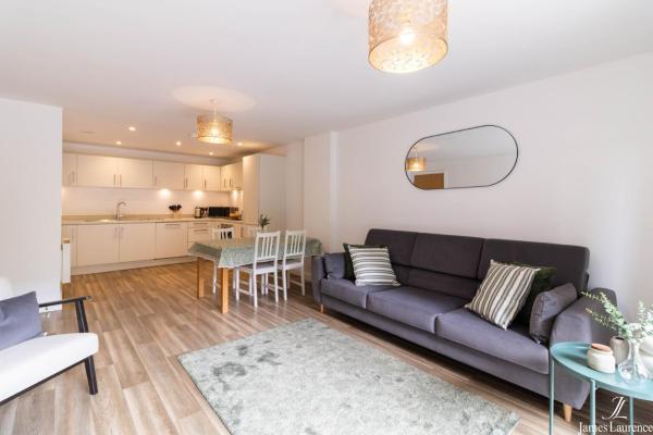 Elegant 2 Bed Birmingham Apartment - Birmingham