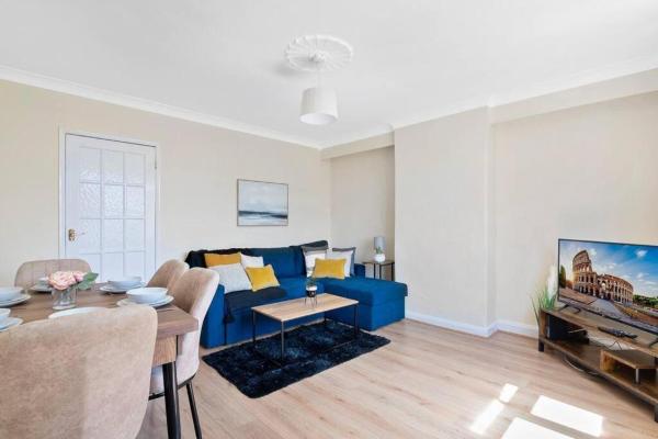 Modern 3br House In Enfield North London With Garden - London