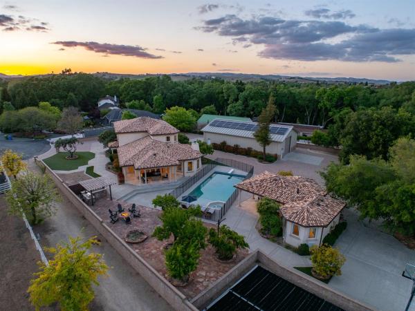Luxury Estate Pool, Spa, Casita Sleeps 12 - Templeton, CA