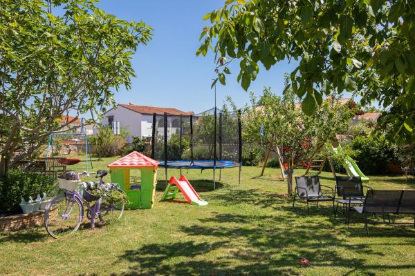 Apartments Dadic With Parking & Playground - Premantura