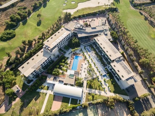 Na fotografii je vidět objekt La Finca Resort nacházející se ve městě Algorfa.