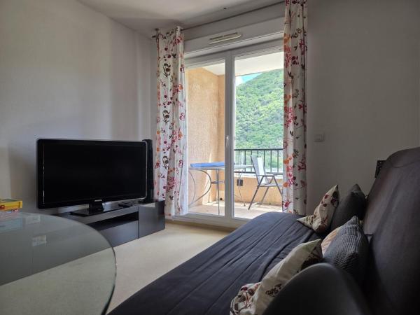 A la foto es mostra l'objecte l'écrin des Naïades, Appartement T3 avec piscine situat a la ciutat de Avène.