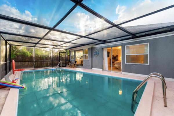 St Petersburg 4br 2ba Private Villa With Pool Gym Grill Self Check-in - St. Pete Beach, FL
