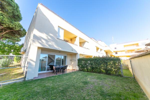 Chic Townhouse By The Sea In Caños, With Garage - İspanya