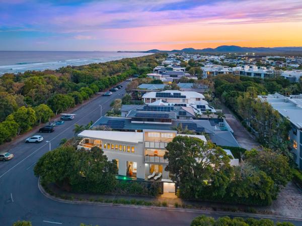 The Boat House- Casuarina Beachfront Home - Kingscliff