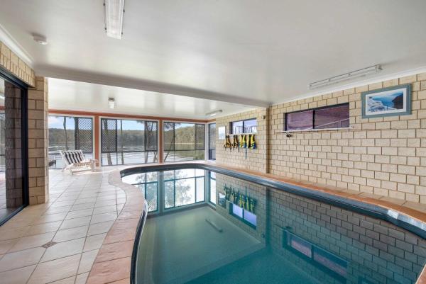 The Lake House - Lakeside Retreat W. Pool & Views - Ulladulla