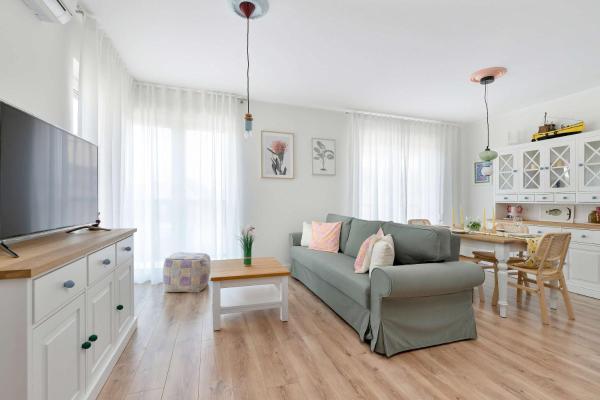 Air-conditioned Apartment With Parking & Balcony By Noclegi Renters - Łeba