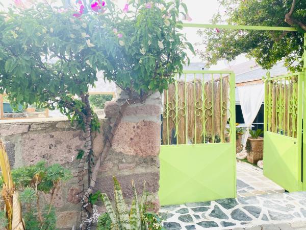 Na fotografii je vidět objekt BadeHan Guest House nacházející se ve městě Balıklıova.