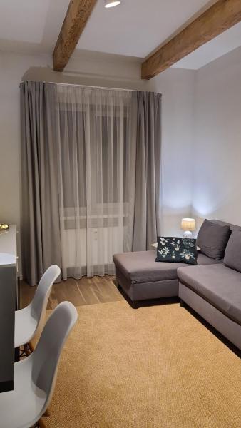 A la foto es mostra l'objecte Lovely 1-bedroom condo situat a la ciutat de Riga.