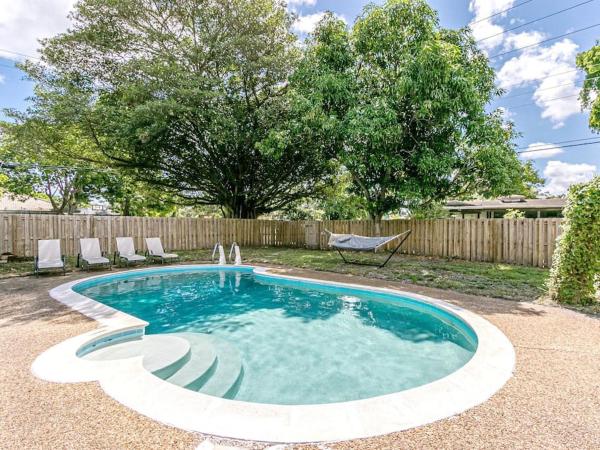 Modern Spacious 5-bedroom Villa With Pool - Miramar, FL