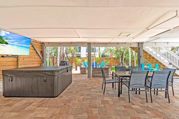 2 Min Walk To Beach With Hot Tub And Games - Indian Rocks Beach, FL