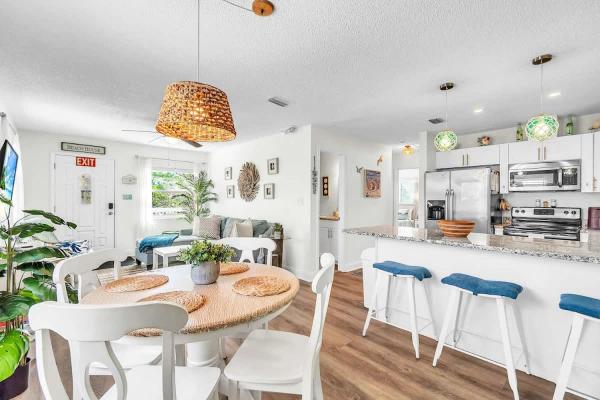 Beach In 90 Seconds With Hot Tub Coffee Bar & Games - Clearwater, FL