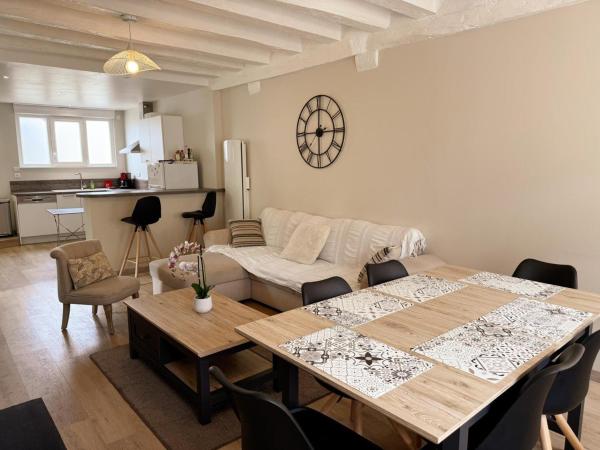På billedet ses objektet Gîte charmant tout confort, 3 ch, cour privative, proche Châteaux de la Loire et Loire à Vélo, Avaray - FR-1-491-401 beliggende i byen Lestiou.